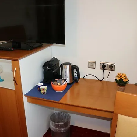 Seehotel Pegasus Отель Хершинг-ам-Аммерзе