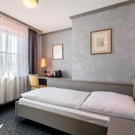 Отель Seehotel Pegasus Хершинг-ам-Аммерзе